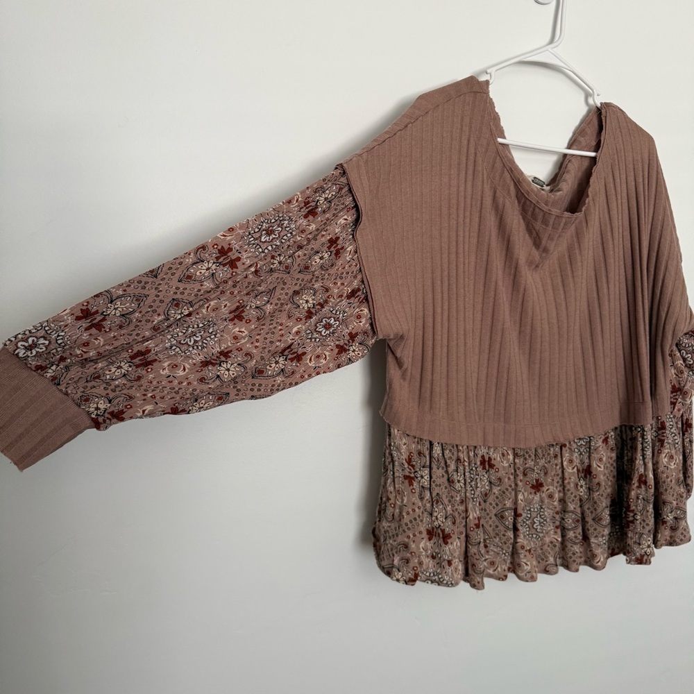Gimmicks by BKE Brown Floral Blouse - Picture 2 of 4